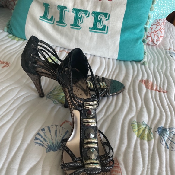 Heels - Picture 2 of 2